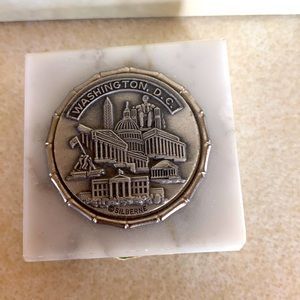 Vintage Silberne Italian marble base pewter medallion Washington DC paperweight